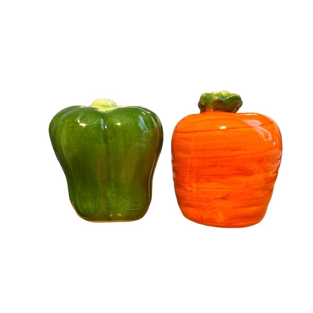 Salt and Pepper Shakers Carrot and Green Pepper 2” Tall Rubber Stopper Ceramic